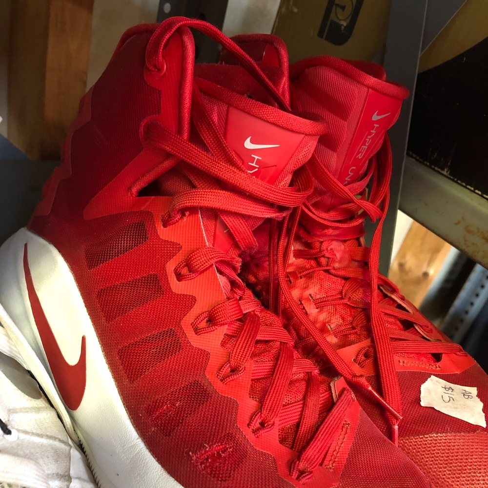 Basketball shoes